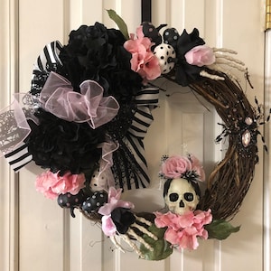 Lighted Halloween Gothic Skull Grapevine Hydrangea Wreath Purple Lights