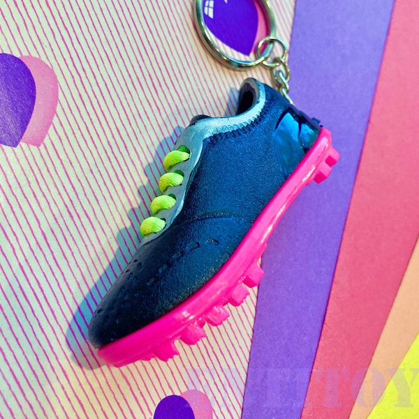 SOCCER CLEAT KEYCHAIN // Vintage Miniature Football Sports Shoe Charm Toy Neon Black Pink Cute Clean ! Kawaii 80s 90s ↓ Read ↓
