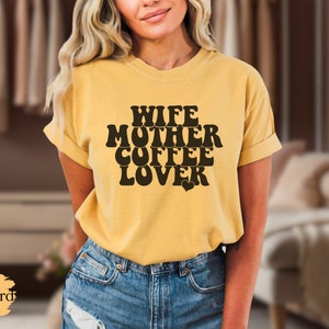 Wife Mother Coffee Lover T-Shirt, Mothers Day Comfort Colors Shirt, Coffee Lover Tee, Funny Coffee Mom Top, Gift for Mom, Gift for Her zdjęcie 3