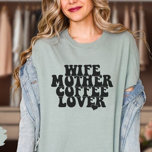 Wife Mother Coffee Lover T-Shirt, Mothers Day Comfort Colors Shirt, Coffee Lover Tee, Funny Coffee Mom Top, Gift for Mom, Gift for Her zdjęcie 5