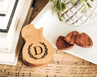 Selección de guitarra grabada, regalo de aniversario de boda, selección de guitarra de madera, selección de guitarra personalizada, regalo de músico, caja inicial de selección de guitarra, selección de guitarra