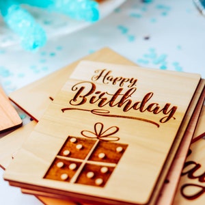 Houten verjaardagskaart, 50e verjaardagskaart, gelukkige verjaardag moeder, houten gegraveerde kaart, houten cadeau voor haar, gelukkige verjaardagskaart, gepersonaliseerd