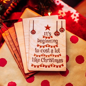 Tarjetas de Navidad divertidas 2023, Tarjetas de Navidad grabadas con láser de madera con refranes divertidos, Tarjetas navideñas con mensajes personalizados para la familia hechas a mano