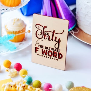Quarenta The Ultimate F Word, cartão de aniversário de 40 anos, cartão de madeira gravado personalizado, presentes engraçados de 40 anos para mulheres,