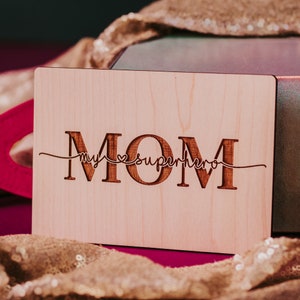 Mamá Mi Superhéroe, Regalo del Día de las Madres de la Hija, Tarjeta de Madera Personalizada para mamá, Tarjeta del Día de las Madres, Regalo de mamá de los niños, Mamá Superhéroe