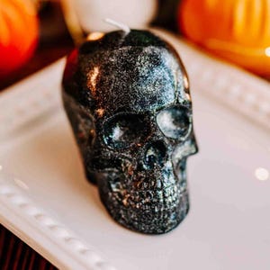 Black Skull Candle, Skull Halloween Room Décor, Spooky Candles, Halloween Mantle Décor Skeleton, Halloween Ideas 2024, Scary Candles Black