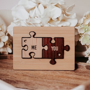 Ik en jij puzzelstukjes kaart, houten liefdeskaart, leuke kaart voor vriendje over lange afstand, verjaardagskaart voor man of vrouw gepersonaliseerd