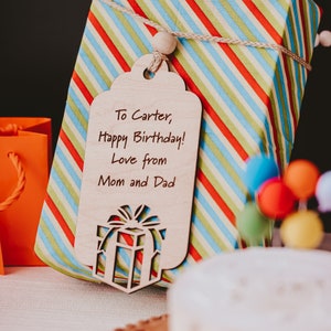 Gepersonaliseerde houten verjaardagstag laser gegraveerd, berkenhout cadeaukaartjes met naam, aandenken cadeaukaartjes, aangepaste cadeaukaartjes voor kinderen voor Kerstmis