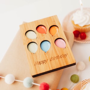 Biglietto d'auguri per bambini, Biglietto d'auguri in legno, Biglietto con palloncini, Biglietto d'auguri carino, Biglietto d'auguri per bambini, Biglietto d'auguri unico per bambini
