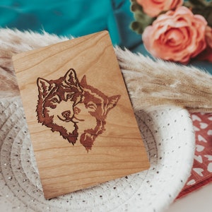 Carta di anniversario in legno inciso con messaggio personale, carta di San Valentino, carta personalizzata, carta lupo, carta lupi, regalo di anniversario di legno,