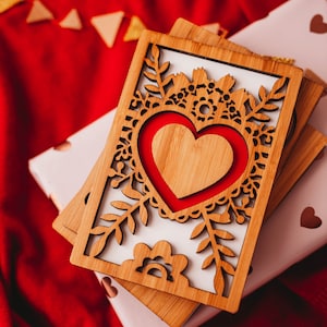 5 Jahre Jubiläumsgeschenk für Ihn, Holz Jubiläumsgeschenk, Fünfte Jubiläumskarte, Geschenk für Ehemann, Gravierte Herzkarte, Erster Jahrestag