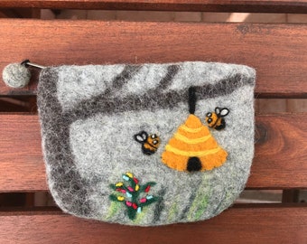 Filzetui BIENENNEST im Baum 15x11cm Filzgeldbeutel