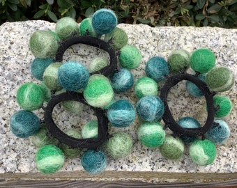 1 FELT HAIR RUBBER hair rubber felt balls green/petrol