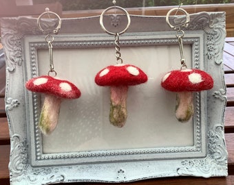 1 felt FLY MUSHROOM keychain pocket tree felt mushroom