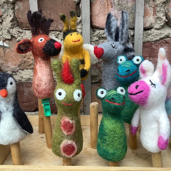 Filz Fingerpuppe Weihnachtsesel Esel EINHORN Raupe DRACHE Dino PINGUIN Rudi Rentier gefilzt Handpuppe