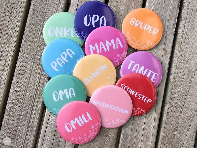 Buttons with names as table cards at the wedding or children's birthday party image 1