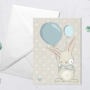Coelho postal com balão azul, para meninos