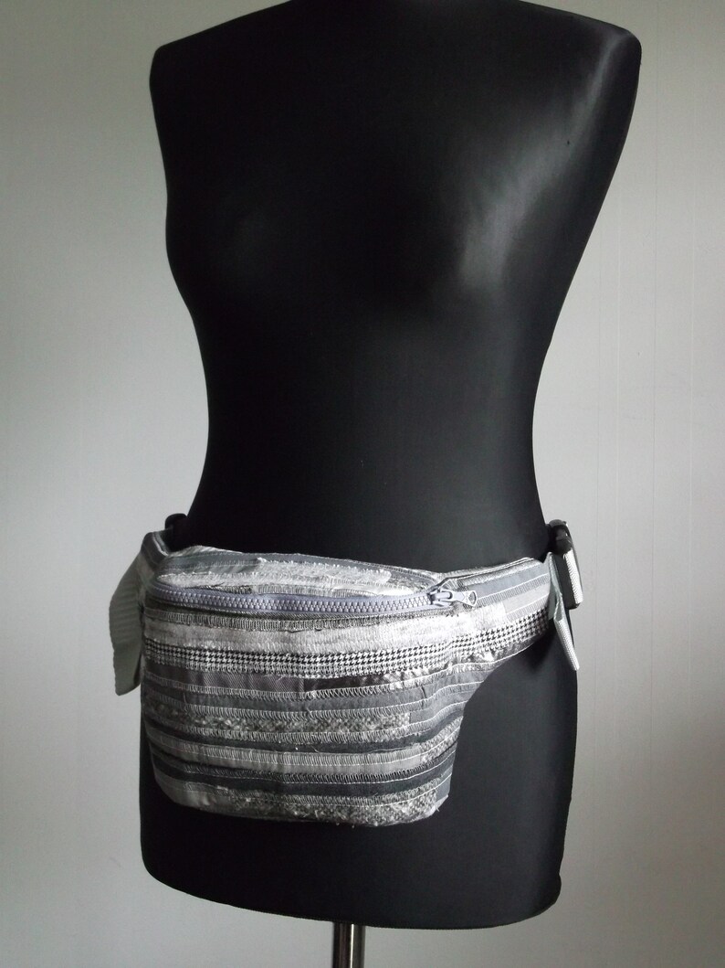 Hip bag, kidney bag, belt bag, fanny pack, for women. image 3