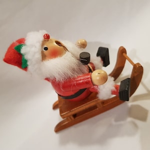 Papá Noel de Erzgebirge en trineo, fumador de incienso de pipa de ~11 cm, experto