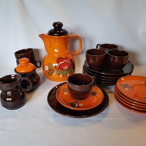 70s coffee service for 6 people. Coffee pot, milk jug, sugar bowl, orange brown