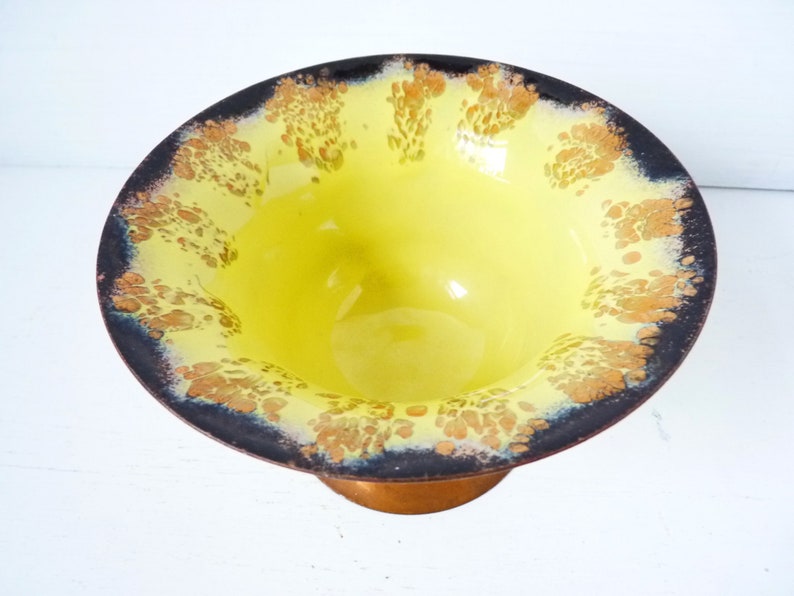 Rare Unusual Deep Vintage Enamel Bowl, Mid-Century Jewelry Bowl Vanilla Yellow Black Copper, 50s 60s Bonbonniere MCM CANDY DISH image 4