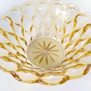 ART DECO kristalglas schaal citrien geel, bijen honingraat, druppels, Bohemen Moser omgeving, gladde bodem, honingraatpatroon fruitschaal, kleurenmix, MCM