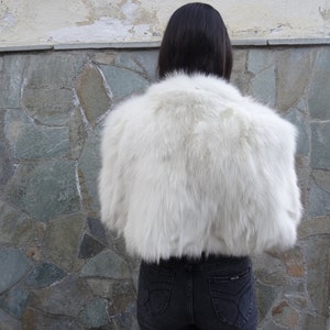 Fur stole.White Creme color fox shawl, wrap. Fox fur cape stole. image 3