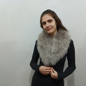 Grey fox fur collar medium size fox fur collar