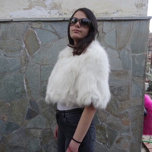 Fur stole.White Creme color fox shawl, wrap. Fox fur cape stole. image 2