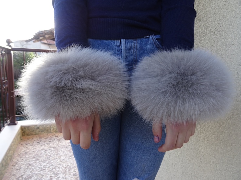 Real fox fur cuffs.ivory beige fox fur cuffs