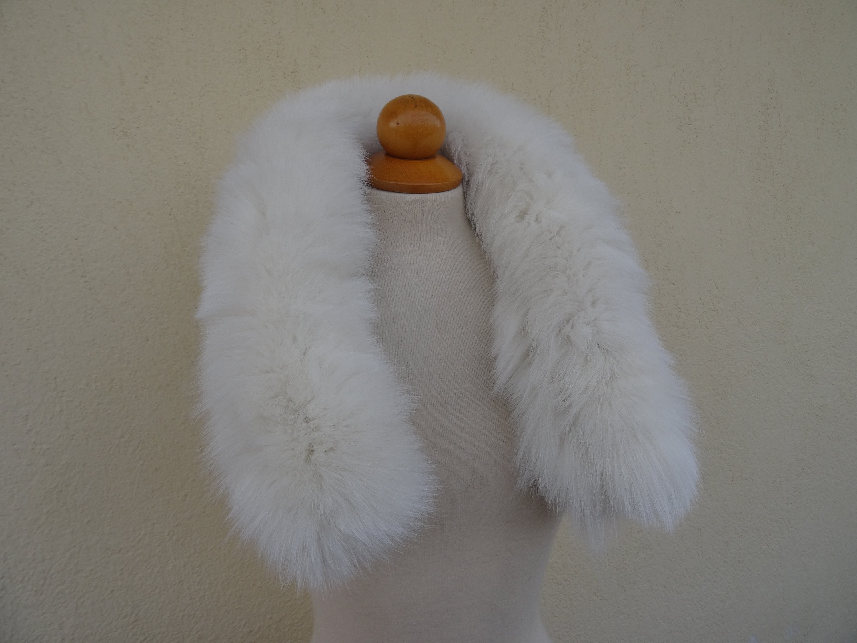 White fur shop collar