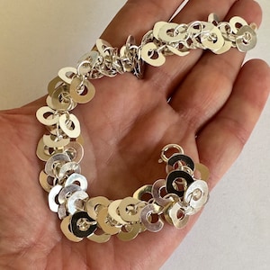 Bracciale multidischi in argento, bracciale scintillante, bracciale a catena con paillettes, bracciale a cerchi aperti, bracciale di moderno contemporaneo, ciondolo
