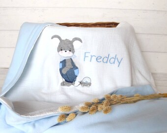 Adorable cuddly baby blanket, embroidered with a name and little mice.