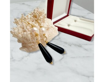 Earrings with Onyx Hard Stones and freshwater pearls