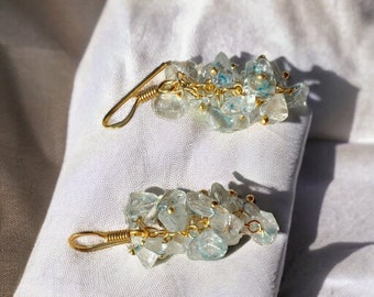 Cluster earrings with semiprecious stones mounted in hypoallergenic golden brass, cluster earrings