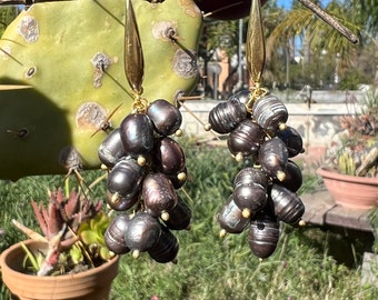 Pendientes con racimo de piedras semipreciosas montadas en latón dorado hipoalergénico, pendientes racimo