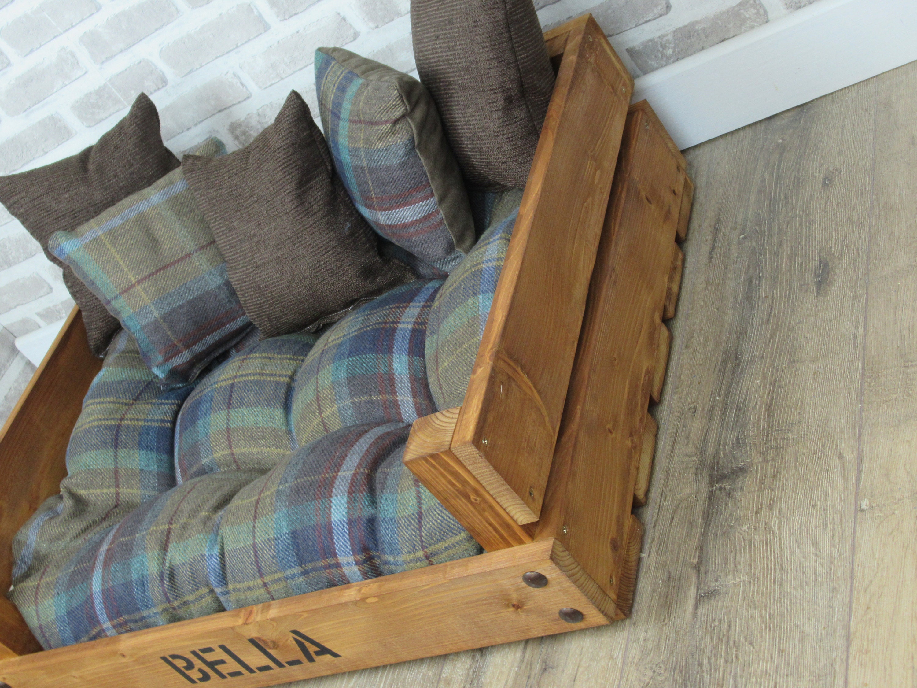 Large Personalised Rustic Wooden Dog Bed In Multi Colour Wool Etsy.de