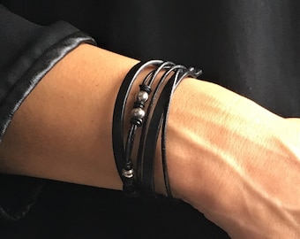Bracciale in pelle da donna - Bracciale a triplo giro - Bracciale in pelle nera con perline - Regalo per fidanzata - Gioielli da donna