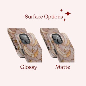 Imagen explicativa que compara dos opciones de superficie para la funda, etiquetadas como Glossy y Matte.