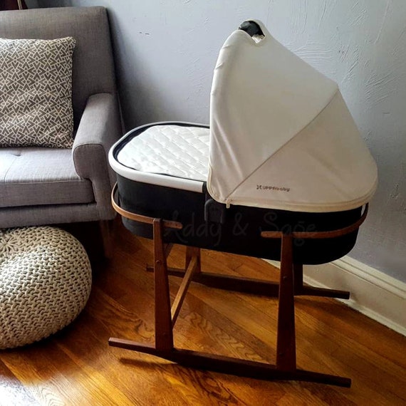 uppababy bassinet on floor