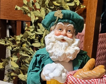 CLOTHTIQUE By POSSIBLE DREAMS Irish Celtic Santa With Bread & Beer Figurine Christmas St. Patrick’s Day Hard Plastic 8.5”