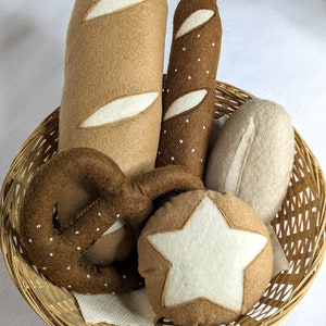 Brötchen Set mit Brezel, Baguette und Laugenstange aus Filz für Kinderküche oder Kaufladen, Felt Food, Geschenk, Spielen, Essen, Spielessen Bild 1