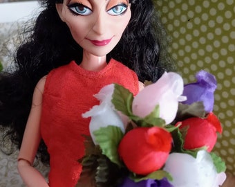 12 ct. rose bud bouquets 1/6 scale doll size. 4 different bright colors. Ready for dioramas.