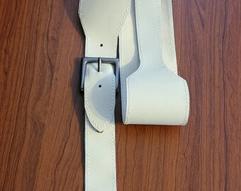 Handgemachtes Gitarrenband. Das erste von uns, einzigartiges Styling und Top der Linie Vollmaserungsleder. Horween macht aus feinstem Leder