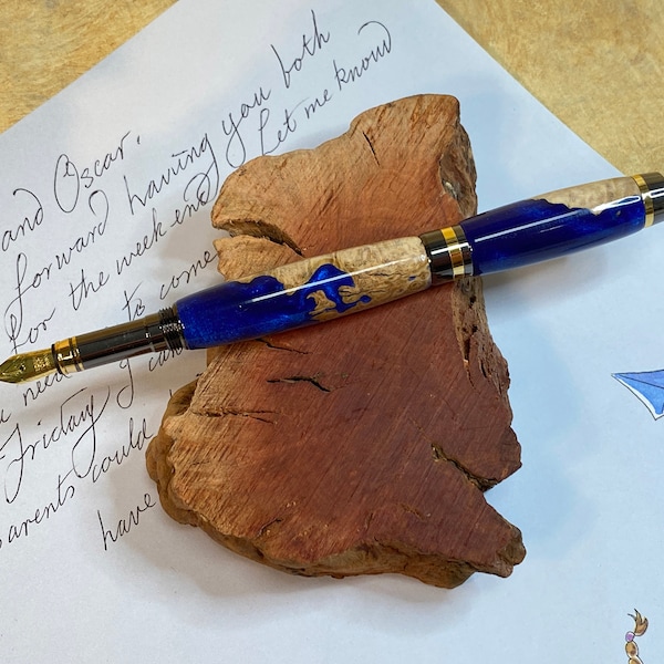 Classic Elite Fountain Pen, Malee Burl and blue acrylic. 24kt gold iridium nib made in Germany. Black Ink cartridge. Smooth writing pen.