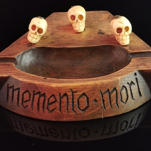 Antieke aandenken Mori schedelasbak van gesneden been