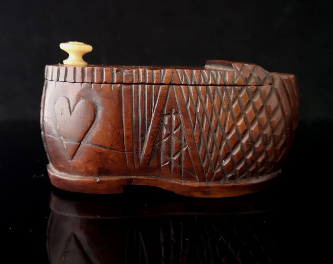 Antique Georgian folk art snuff box, clog shoe