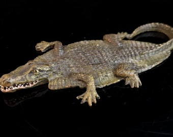 Antyczny brązowy dywan aligatorowy, Franz Bergmann, rzeźba