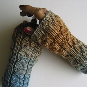 Hand-knitted men's / women's arm warmers, wrist warmers, fingerless gloves, hand warmers, cuffs, seamless made of 100% merino wool