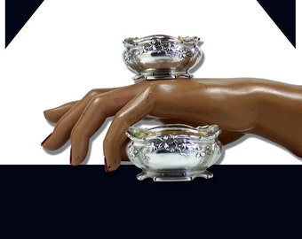 Vintage 2 antichi vasi francesi per sale in argento e vermeil Salieren Saleron con inserto in vetro cristallo della Société Parisienne D Orfévrerie